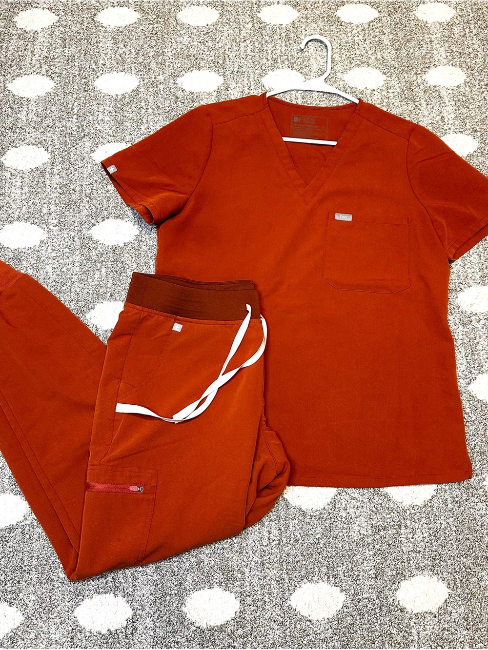 FIGS RARE LIMITED EDITION COLOR: 
AUBURN🧡🤎
Size: MEDIUM